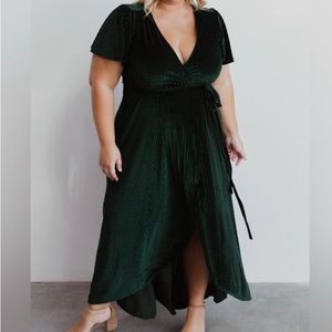 NWOT. Ribbed Emerald green velvety wrap dress
